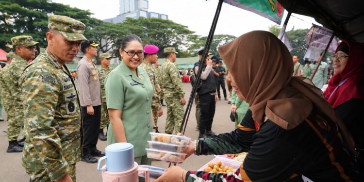 Korem 043/Gatam ikut bazar murah HUT ke-81 TNI di Bandar Lampung