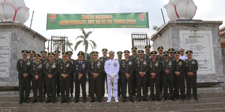 Kasrem 043/Gatam Hadiri Ziarah Nasional HUT ke-81 TNI di TMP Tanjung Karang