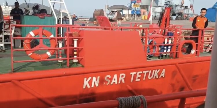 OPERASI SAR HARI KESEMBILAN, TIM SAR GABUNGAN KERAHKAN 22 ALUT AIR UNTUK MENCARI DELAPAN KORBAN SPEED BOAT HILANG KONTAK