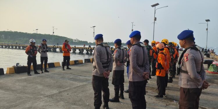 Memasuki Hari Kelima, Tim SAR Perluas Pencarian 8 Orang Hilang Kontak di Selat Sunda